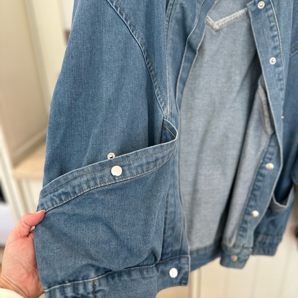 Jean Jacket with the Cutest Detailing - Picture 4 of 6